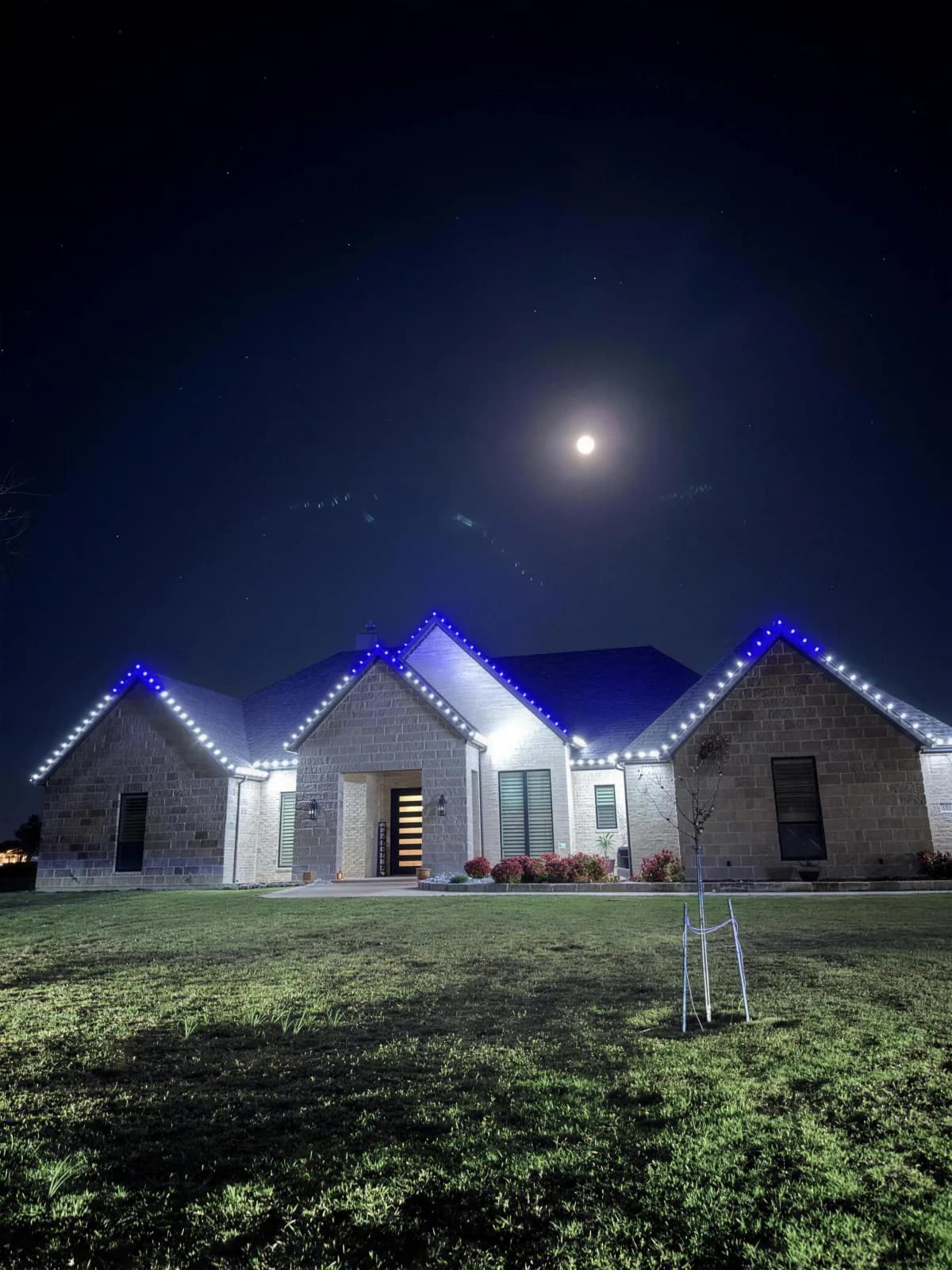 Custom holiday lighting installed by Pursuit (14 of 57)