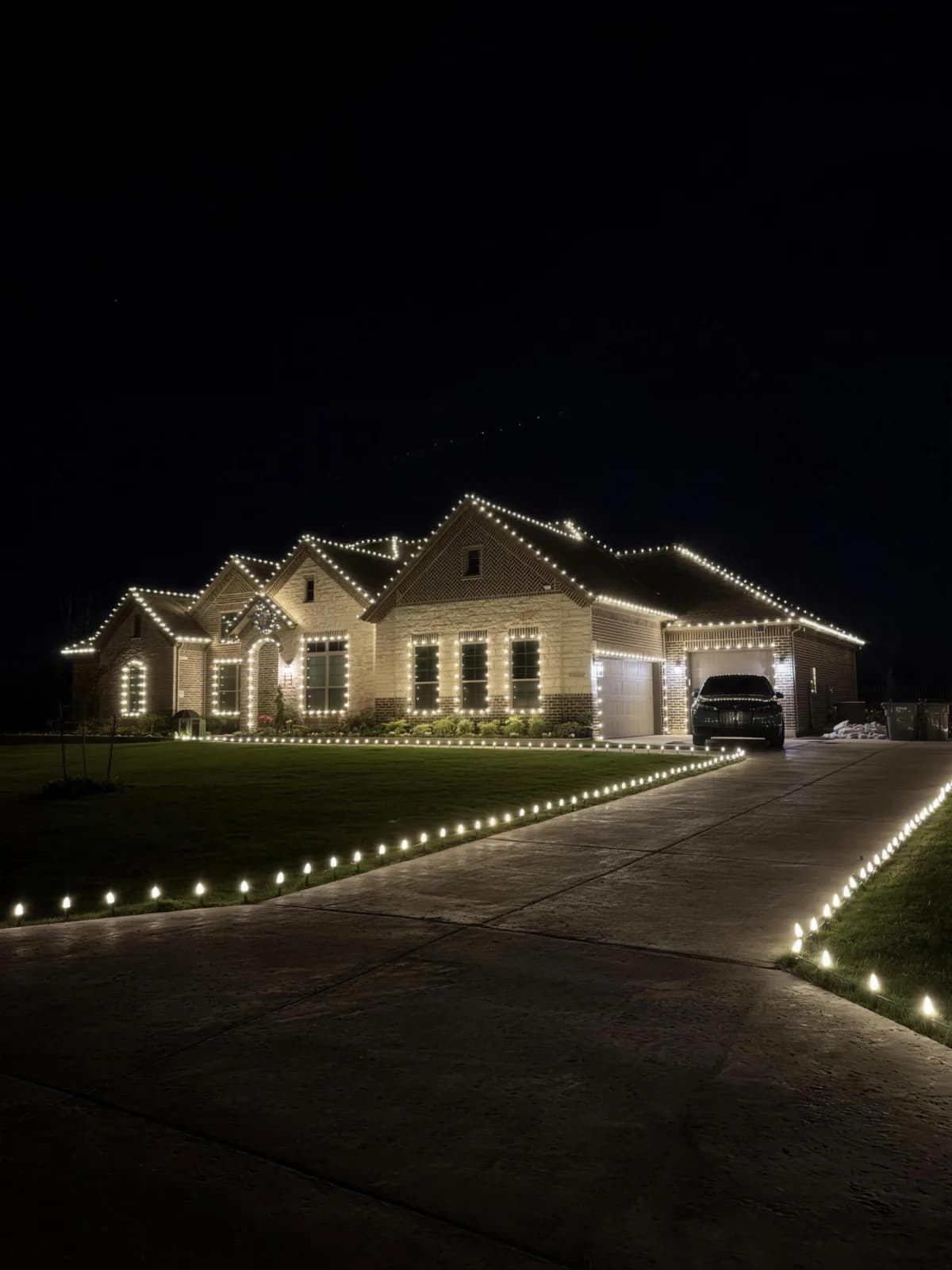 Custom holiday lighting installed by Pursuit (20 of 57)
