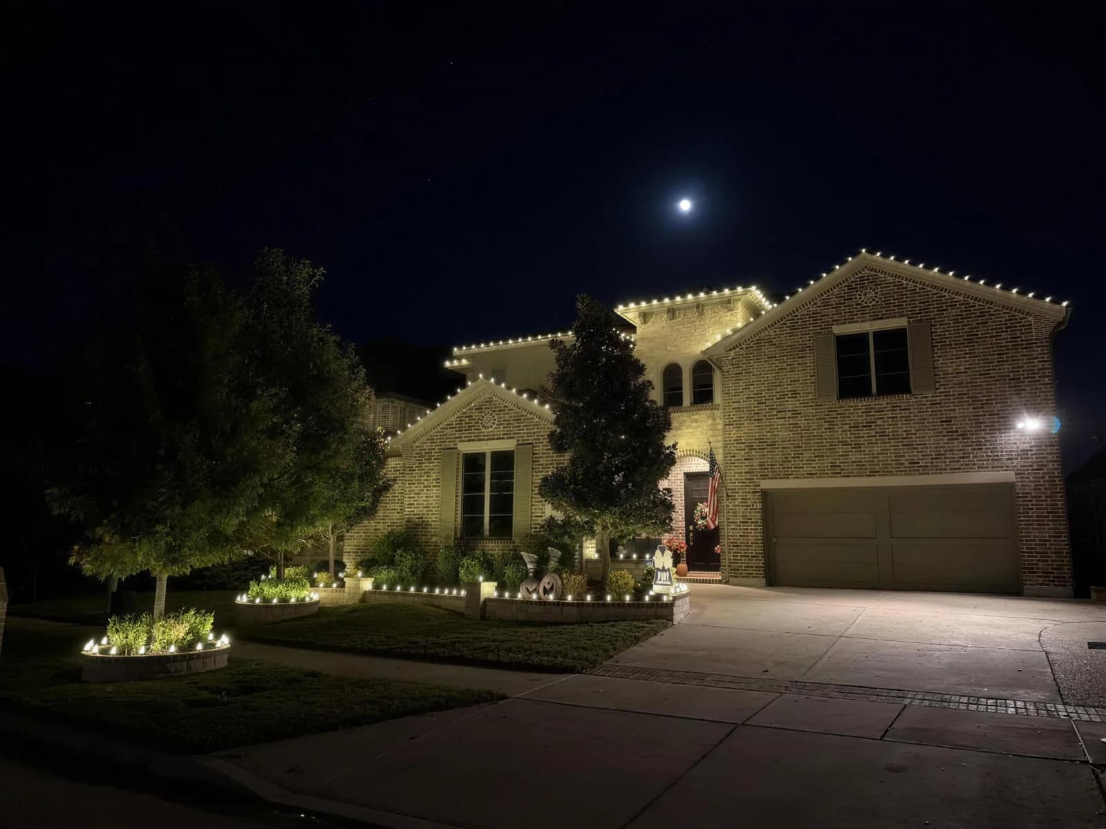 Custom holiday lighting installed by Pursuit (28 of 57)