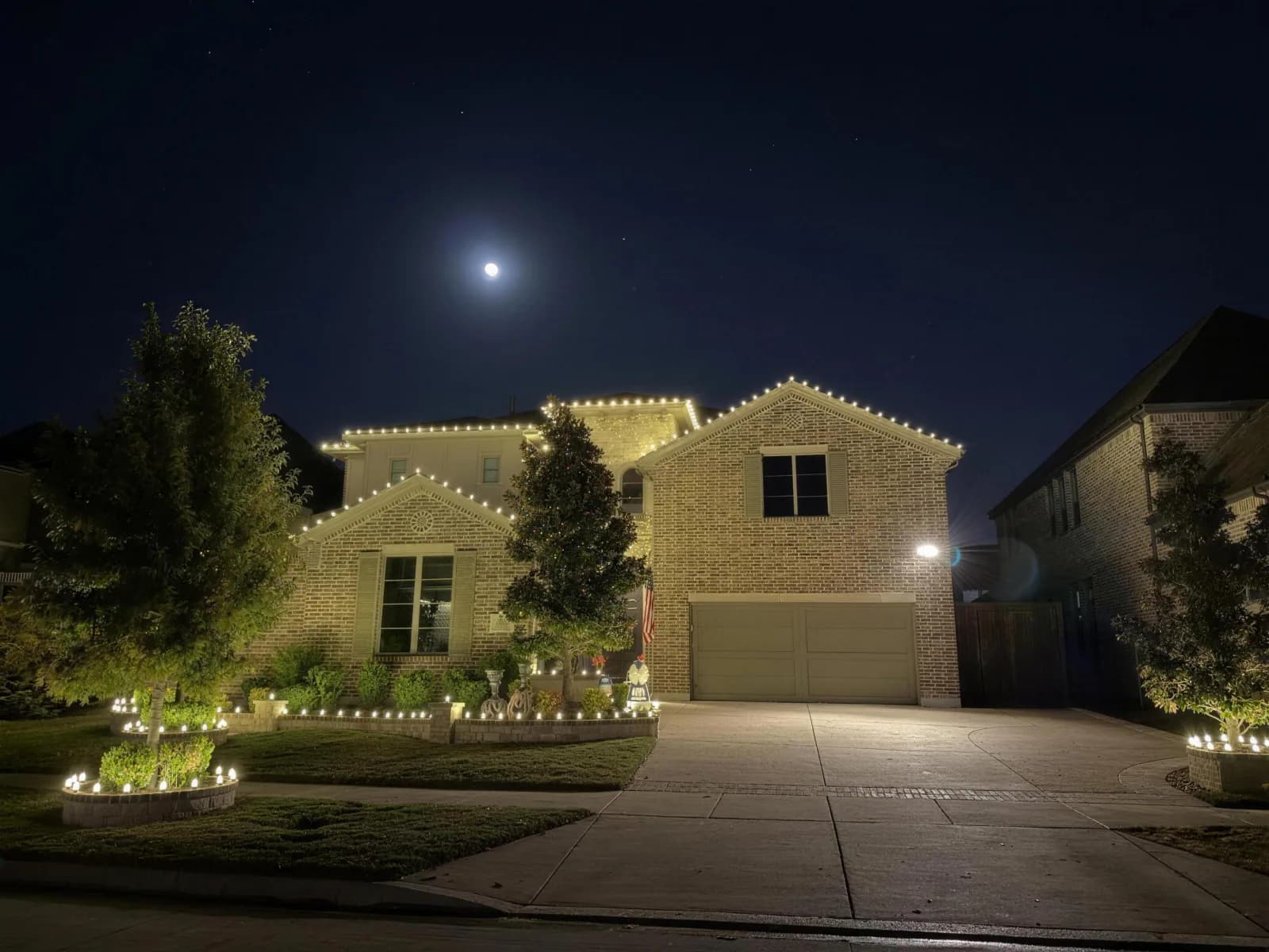 Custom holiday lighting installed by Pursuit (29 of 57)