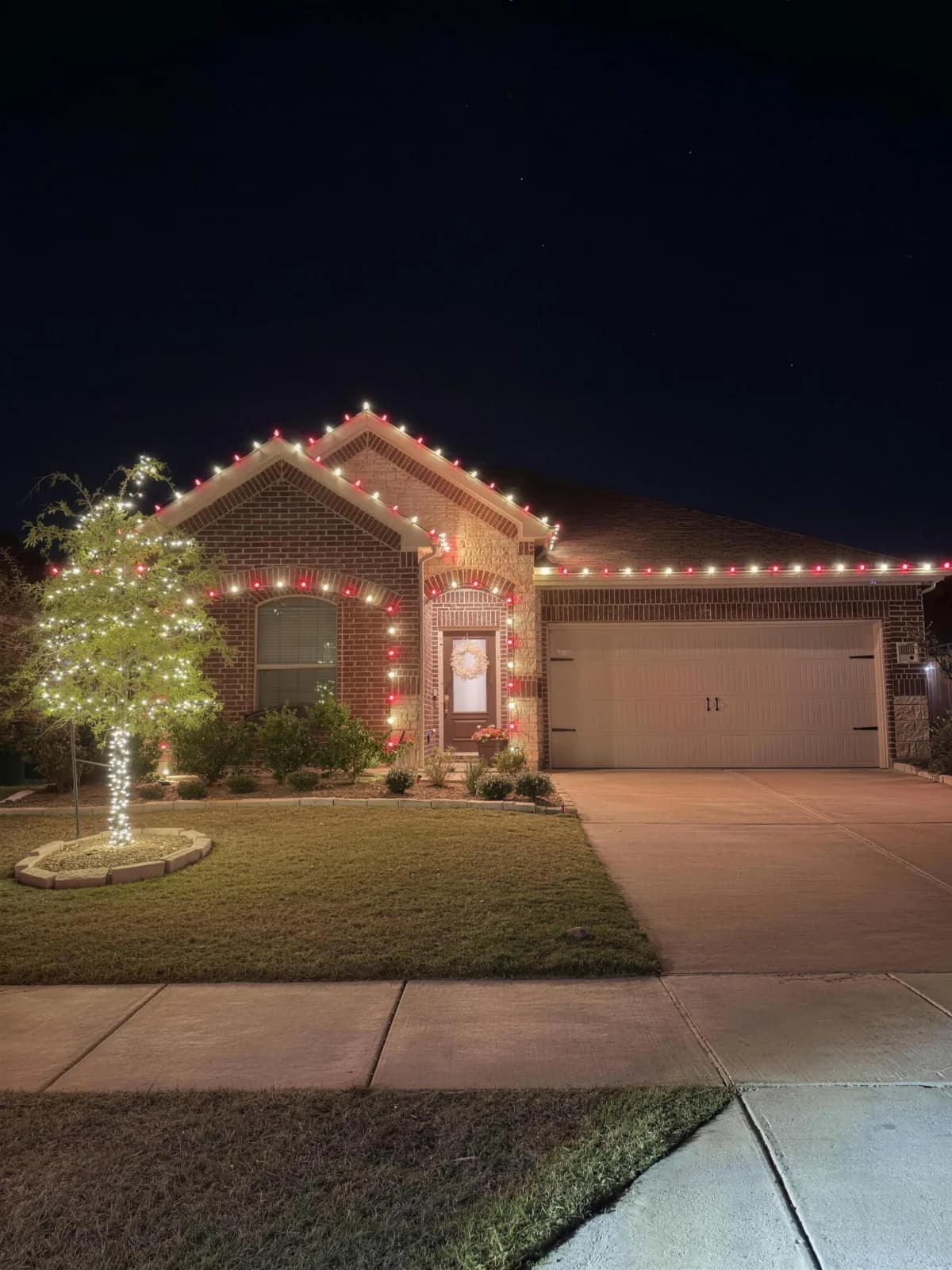 Custom holiday lighting installed by Pursuit (41 of 57)