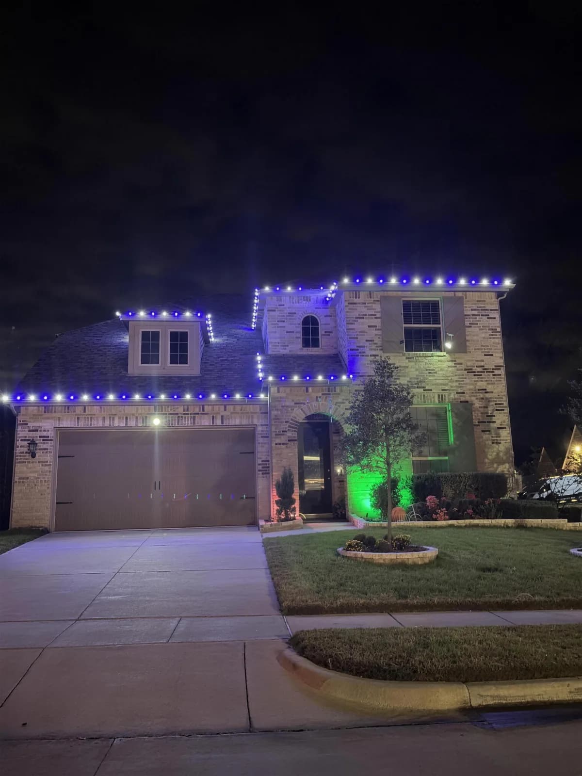 Custom holiday lighting installed by Pursuit (43 of 57)