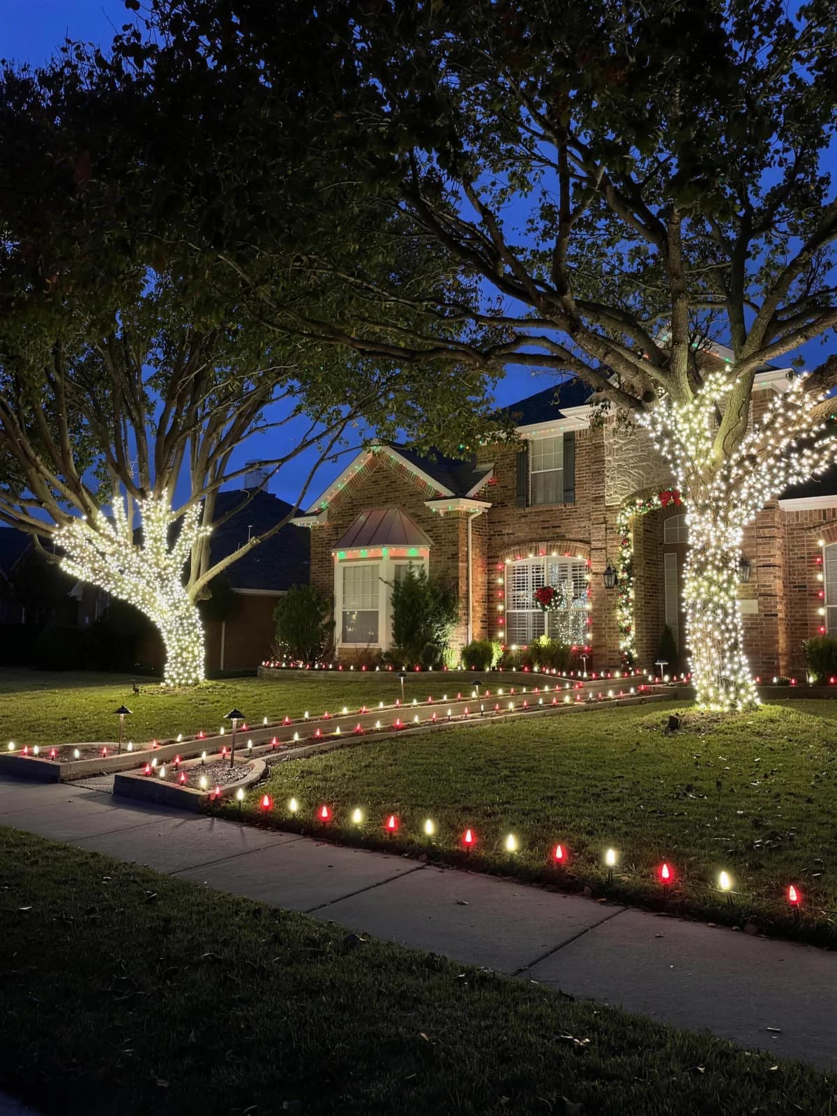 Custom holiday lighting installed by Pursuit (47 of 57)
