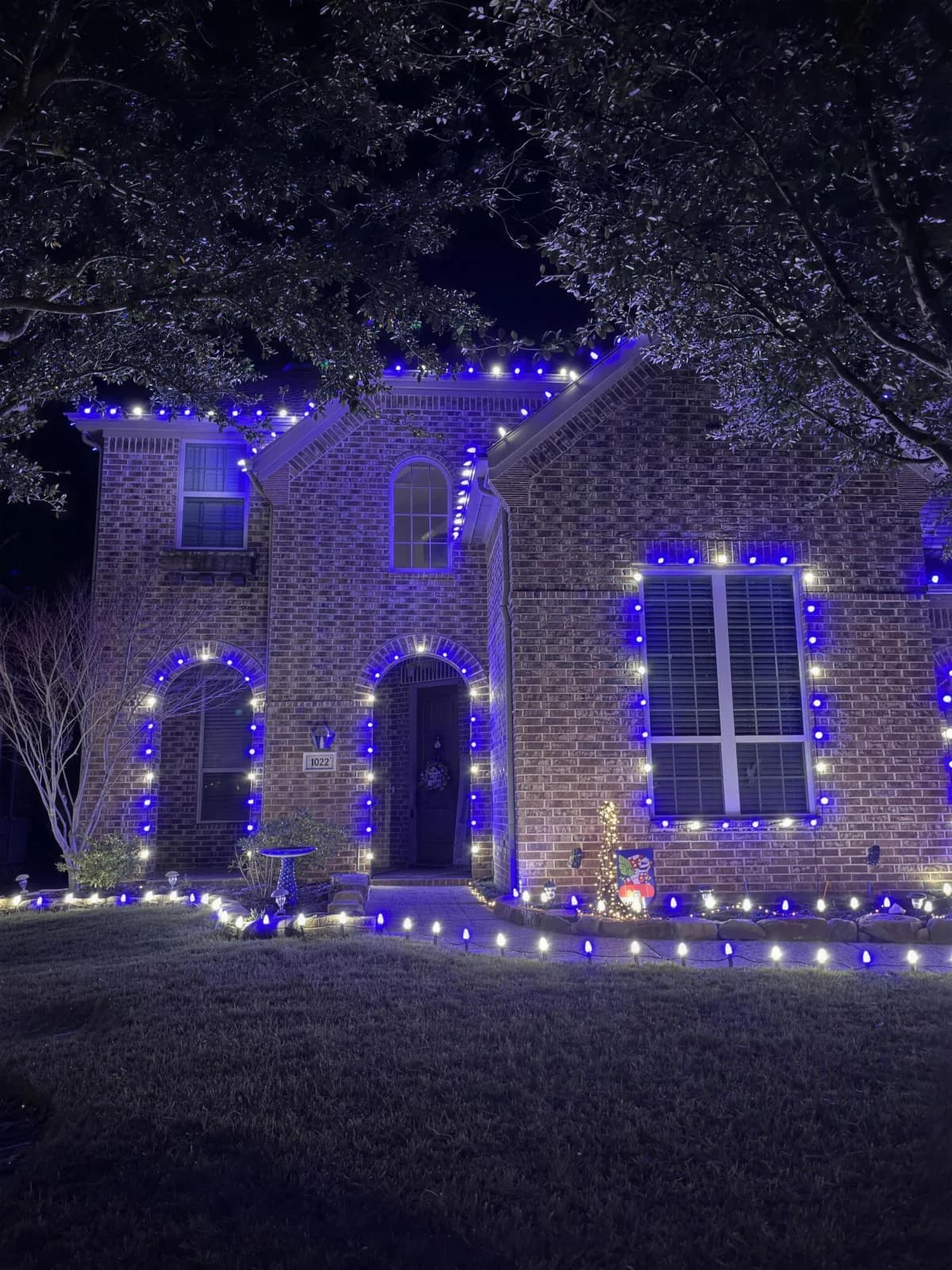 Custom holiday lighting installed by Pursuit (48 of 57)