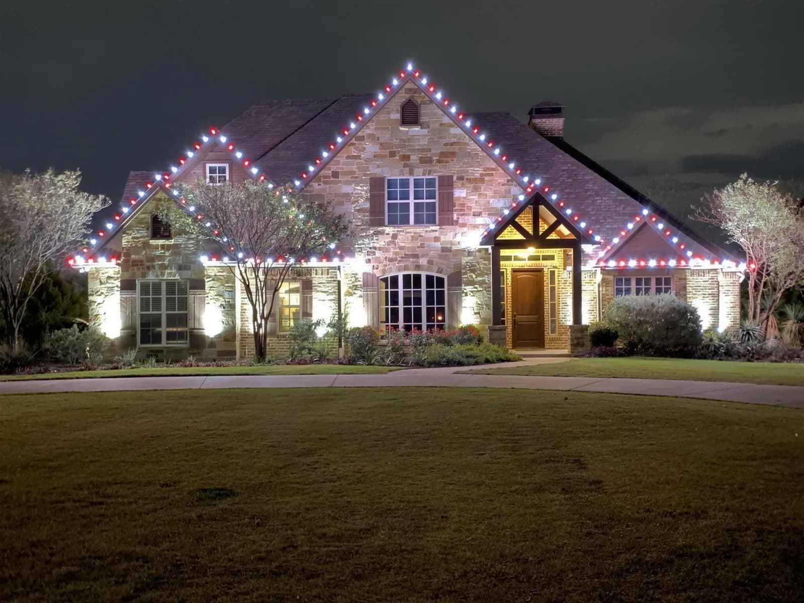 Custom holiday lighting installed by Pursuit (50 of 57)
