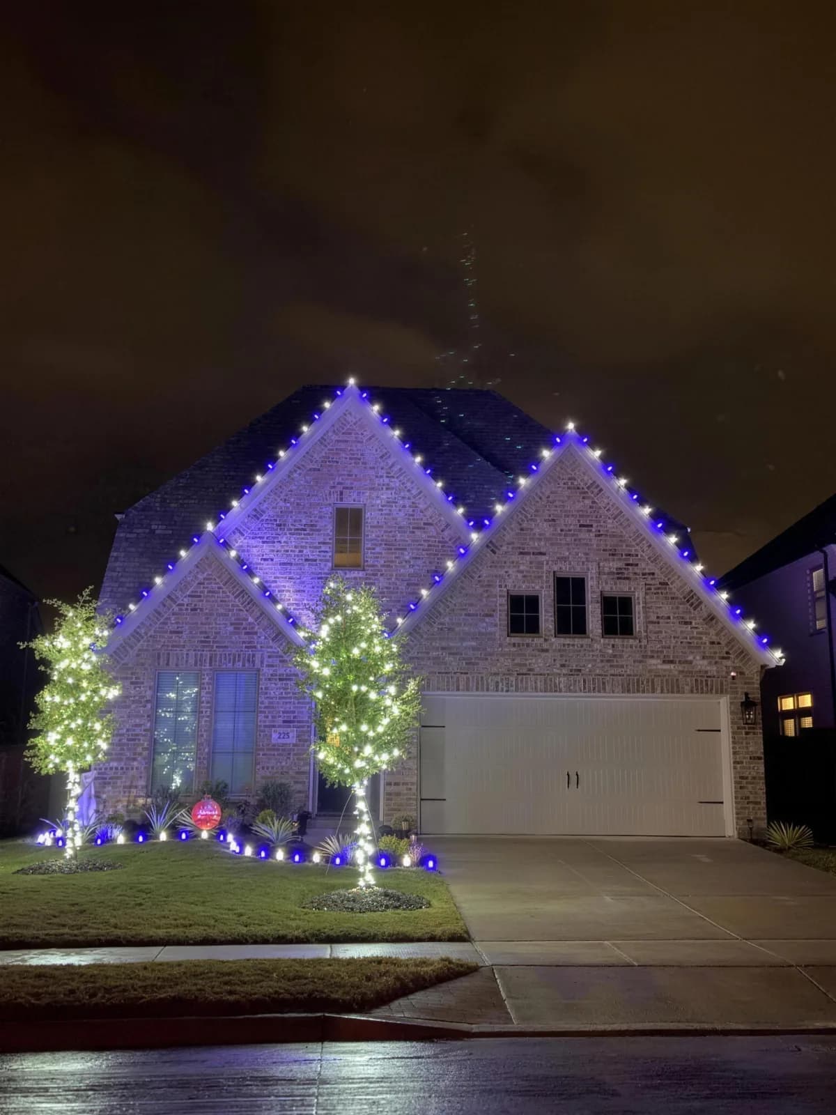 Custom holiday lighting installed by Pursuit (53 of 57)